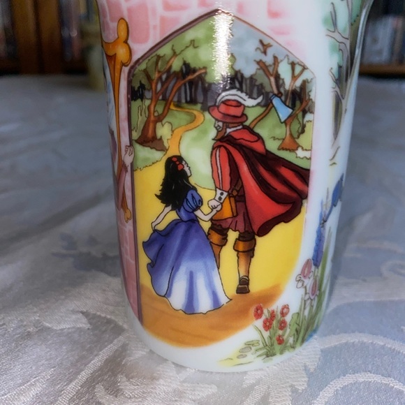 Paul Cardew Snow White 2 piece mug set - Picture 11 of 13